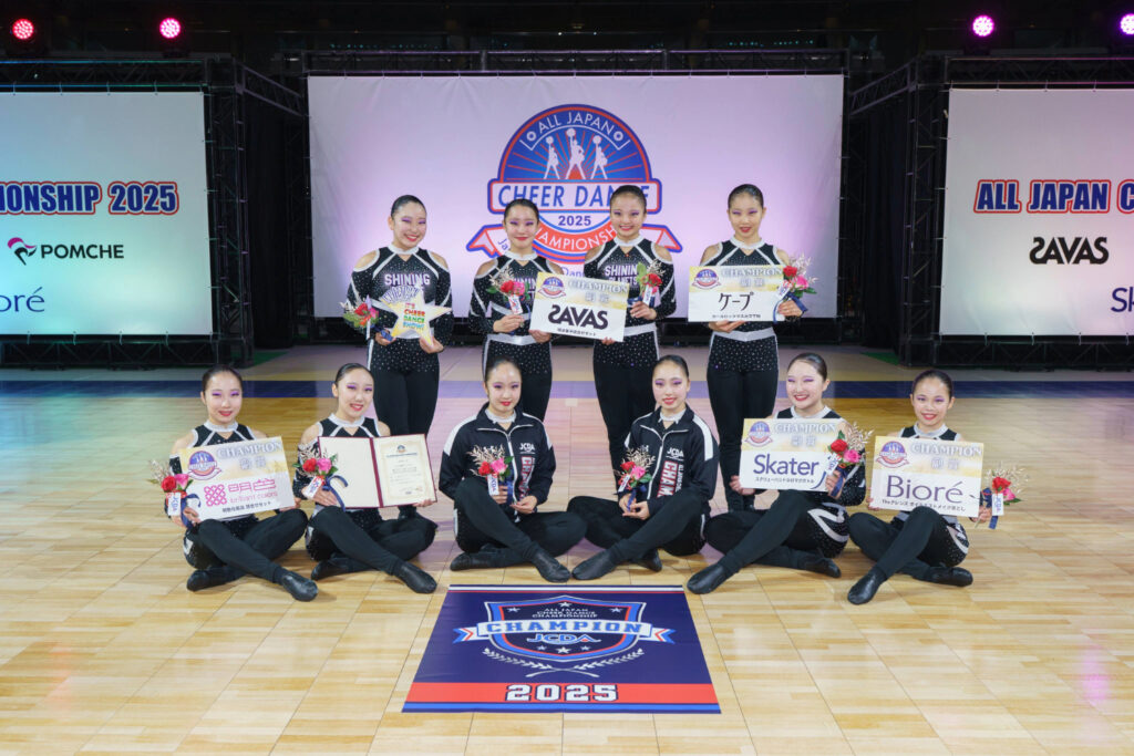 Senior編成チャンピオン写真（★SHINING★PLANETS★　★GRANT★SPARKLE★）